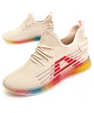 Sneaker para mujer. Calce cómodo. Plantilla acolchada. Suela antideslizante. Cosido reforzado. Fabricado por otras marcas para nuestra marca.