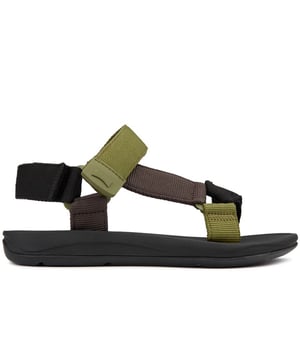 ¡Experimenta comodidad y estilo incomparables con Camper Match! Estas sandalias ecológicas, confeccionadas con nailon reciclado, añaden un toque sostenible a tu colección de calzado. El tono azul irradia una elegancia atemporal, mientras que el ajuste ergonómico garantiza una comodidad perfecta. Con una plantilla con la marca y un cierre fácil, estas sandalias son tan prácticas como elegantes. Da un paso hacia el futuro con Camper Match, donde la moda se une a la sostenibilidad.