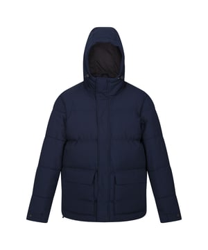 Buitenste materialen: 100% Polyester. Vulling: imitatie dons, veervrij, zwaargewicht, gerecycled. Stof: Micro Taslan. Voering: Polyamide. Ontwerp: Badge, gewatteerd. Stoftechnologie: DWR Finish, isolerend, waterafstotend. Halslijn: Kap, staande kraag. Mouwtype: Met lange mouwen. Eigenschappen motorkap: Opgegroeide motorkap, regelklep. Zakken: 2 Onderste zakken, Patch, Ritssluiting, 1 Binnenzak. Sluiting: kliksluiting, stormflap, rits. Zoom: verstelbaar, zoom met schokkoord. Duurzaamheid: Milieuvriendelijk, gemaakt van gerecycleerde materialen. S: 38 in. M: 40 in. L: 42 in. XL: 44 in. XXL: 48 in. 3XL: 51 in.