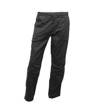 65% Polyester, 35% Baumwolle. Teilweise elastischer Bund. Doppelter Sitz. Gürtelschlaufen. Verstärktes Gesäß und Knie. Kniepolstertasche mit Haken- und Schlaufenverschluss. Mehrere Taschen mit verdeckten Reißverschlüssen. Kompatibel mit Regatta-Kniepolster. Dauerhaft wasserabweisende Beschichtung. Größe 30, 32, 34, 36, 38, 40, 42, 44, 46, 48, 50, 52 Innenbeinlänge kurz - 29, normal - 31, lang - 33. Stoff Polycotton Stoffgewicht 170gsm
