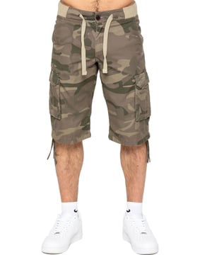 Effortlessly stylish and luxurious, Enzo offers Enzo Mens Camo Combat Cuffed Shorts with an elasticated waist featuring a drawcord and secured by a sophisticated button. These shorts are available in 3 elegant colours: Beige, Grey, and Vintage. The mid-rise design and ribbed waist add a touch of sophistication, while the 2 front pockets, 2 buttoned back pockets, and 2 velcro side pockets provide both function and fashion.