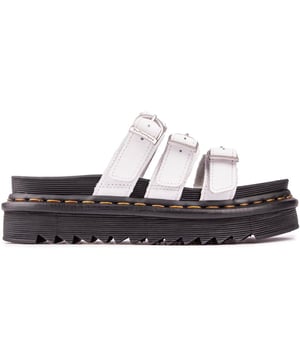 Sandalias de cuero negras Dr. Martens Blaire Slide para mujer con un trío de correas blancas con hebilla ajustable y costuras amarillas icónicas. Estas plataformas planas sin cordones para mujer tienen una suela de goma con cámara de aire, un forro sintético y están soldadas con Goodyear.
