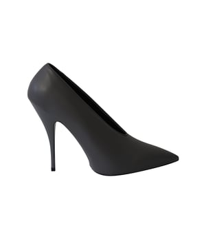 VINTAGE, RRP AS NEW
This grey pumps from Stella McCartney is an insane piece with a subtle change on the opening. Shape with straight cut opening and stiletto heels, this pumps is insane. Perfect with midi dress or trousers.

Stella McCartney High Vamp Pointed Toe Pumps in Grey Suede
Color: grey
Size: EU38
Material: Leather
Condition: very good
Sign of wear: light scuff on the side
SKU: 215855
