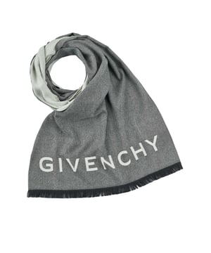 51% lana, 49% cachemira; bufanda de Givenchy; Modelo: GW7020J4399 1; Mano de obra de alta calidad; Mezcla suave de lana y cachemira; borde de flecos; Dimensiones (cm): 208 x 70; Detalles del logotipo de Givenchy.