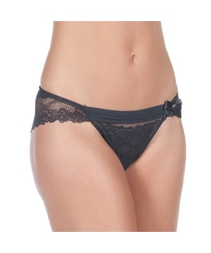 CARLA BIKINI
 Bikini aus Spitze. Kombinierbar mit dem Modell Carla.
 Ein bequemes und feminines Kleidungsstück, ideal für den Alltag der Frau.
 Zusammensetzung: 56% Polyamid, 19% Viskose, 16% Elasthan, 9% Polyester
 Pflegehinweise:
Handwäsche mit kaltem Wasser.
 Neutrale Seife verwenden.
 Kein Bleichmittel verwenden.
 Ohne Verdrehen spülen.
 Nur die nicht elastischen Teile bügeln.