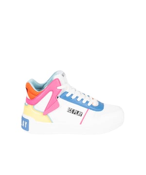 Atadas con cordones, estos zapatos proporcionan un ajuste perfecto y estabilidad, lo que te permite disfrutar de la comodidad todo el día, ya sea que estés en el trabajo, en una reunión con amigos o dando un paseo por la ciudad.

Gracias a su sólida construcción con materiales de la más alta calidad, estos zapatos de caña alta ofrecen una excelente protección y apoyo para tus pies, independientemente de las condiciones climáticas.

La punta redonda les da a los zapatos un aspecto clásico y versátil, que combina perfectamente tanto con un atuendo elegante como casual, destacando tu estilo único.

En la lengüeta y en los laterales, el nombre de la marca agrega un carácter especial a los zapatos, subrayando su originalidad y alta calidad, lo que sin duda atraerá la atención y el reconocimiento de otros.

La suela con logo no solo testimonia la autenticidad del producto, sino que también proporciona una excelente adherencia y durabilidad, lo que hace que los zapatos sean ideales para ser usados durante mucho tiempo.

Hechos de cuero natural de alta calidad, estos zapatos no solo ofrecen un aspecto elegante, sino también una comodidad y durabilidad excepcionales, lo que te permitirá disfrutarlos por muchas temporadas.

Empaquetados en una caja de la marca, estos zapatos son una elección perfecta para un regalo para alguien especial o como un lujoso complemento para tu propia colección de calzado, asegurando satisfacción desde el primer momento.