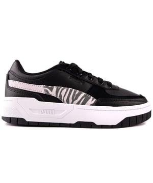 Zwarte Puma cali dream dierensneakers voor dames, vervaardigd van leer en een rubberen zool. Kenmerken: gewatteerde kraag, dierenprintdetail, leren bovenwerk, zachte binnenzool en dikke zool.