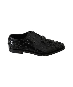 Modelo: Zapatos de vestir.
  Color: Negro.
  Material: Cuero.
  Cristales negros.
  Suela de cuero.
  Detalles del logotipo.
  Fabricado en Italia.
  Muy exclusivo y de alta artesania.