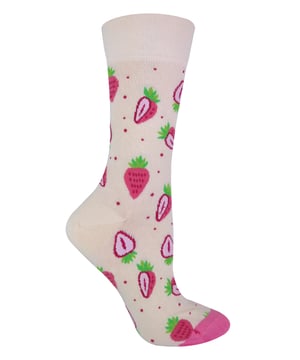 Wil je indruk maken met je nieuw gevonden sokkenswag? Kijk dan eens naar het verfrissende nieuwe merk Talkie Sokken met hun assortiment fruitcollectie om je voeten op te frissen. Dus kom op en word fruitig met al deze fantastische ontwerpen. Er worden 7 ontwerpen aangeboden, allemaal met verschillende kleuren en soorten fruit, net genoeg om je een week mee te vermaken. Misschien heb je zin in een coole kokosnoot, sappige aardbei of een paar avontuurlijke avocadosokken. Welke stijl je ook kiest, je zou het kunnen tellen als richting je 5 per dag gaan, als je vals wilt spelen. Het logo van Talkie Sokken is op de voet van de sok gedrukt. Ze zijn ook gemaakt van ademend katoen en zijn katoenrijk met een gehalte van 70% katoen, 28% nylon en 2% elastaan. In tegenstelling tot sommige andere design sokken, richt Talkie Sokken zich ook op comfort. Ze hebben ook een met de hand verbonden teen om de prikkelbaarheid van de teennaad te verminderen, waardoor je voeten niet alleen swaggy maar ook blij worden. Deze sokken zijn verkrijgbaar in maat 37-42 EU en zijn per paar te koop. Er zijn in totaal 7 stijlen, andere stijlen omvatten ook granaatappels, sinaasappels, ananassen en citroenen. Ze zijn ook veilig wasbaar in de machine.