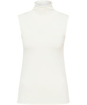 In minimalistischer Silhouette zeigt sich das klassische Stricktop von DreiMaster Klassik. Gefertigt aus einem weichen Viskosegemisch erhält die gerade, schmale Form durch den Stehkragen mit Rollkante einen modernen Twist. An warmen Sommertagen tragen wir es solo im Office ist es unter einem Blazer getragen ein stylishes Essential.  Pullunder