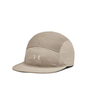 Under Armour Isochill Armourvent Camper Cap in Cream.- Klassiek camper design met 5 panelen voor een relaxte, comfortabele pasvorm en gevoel.- ArmourVent® Technology levert ultiem ademend vermogen in een lichte, rekbare, duurzame en sneldrogende stof.- IsoChill zweetband helpt lichaamswarmte af te voeren, waardoor het koel aanvoelt.- Verstelbare bandsluiting. Materiaal: 77% Polyester, 23% Elastaan. Ref: 1383436289.