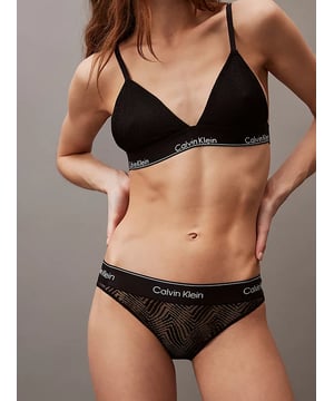 Calvin Klein MODERN LACE Lightly Lined Triangle Bra Womens Black
Item Weight: 0.25 KGProduct Code: 000QF7077EUB1