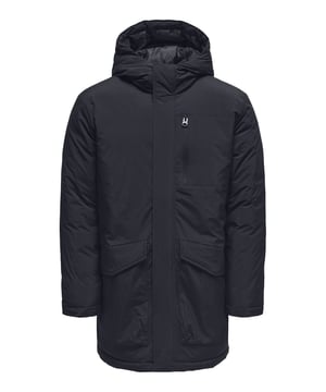 Dieser Parka bietet die perfekte Mischung aus Stil und Funktionalität für kalte Tage. Die hochschließende Kapuze und der durchgehende Reißverschluss mit Sturmklappe halten Wind und Kälte zuverlässig ab. Pattentaschen bieten nicht nur Stauraum, sondern auch einen klassischen Look, während die Napoleontasche mit Reißverschluss ideal für kleine Wertsachen ist. Dank des Warmfutters bleiben Sie auch bei tiefsten Temperaturen angenehm warm. Die reguläre Passform sorgt für Komfort und Bewegungsfreiheit. Ob in der Stadt oder in der Natur - dieser Parka ist der perfekte Winterbegleiter. Robust, bequem und zeitlos zugleich.