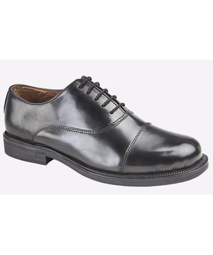 A must-have for every modern man's wardrobe, these Scimitar Royale men's shoes boast a classic oxford silhouette in a premium leather upper, complete with intricate stitch detailing and a cushioned insole.- Leather upper
- Intricate stitch detailing
- Secure lace up fastening
- PVC Sole