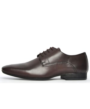 The Catesby Cottingham is a sophisticated and stylish shoe that can be worn both casually and formally. These timeless mens shoes boast sleek styling that fuses a premium leather upper with clean lines and a classic silhouette. These Catesby Cottingham shoes offer a stylish and sophisticated design that would be a perfect new addition to your footwear collection. 
 - Premium leather upper
 - 4 hole lace up closure
 - Cushioned insole 
 - Slim durable outsole
 - Raised heel
 - Catesby England branding