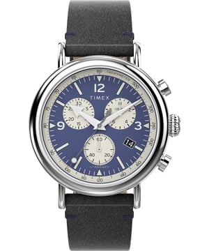Deze Timex Waterbury Chronograaf Horloge voor Heren is het perfecte accessoire om te dragen of cadeau te geven. De zilveren ronde kast van 40 mm, in combinatie met de comfortabele zwarte leren horlogeband, zorgt ervoor dat je van dit prachtige horloge kunt genieten zonder compromissen. Aangedreven door een hoogwaardige kwartsbeweging en waterbestendig tot 5 bar, blijft je horloge tikken. Met oog voor detail schittert de Timex Standard Chronograaf als een van onze meest verfijnde dagelijkse horloges. - Dit analoge horloge heeft een kalenderfunctie: Datum, Stopwacht, Luminescerende Wijzers en Tachymeter. Hoge kwaliteit zwarte leren band van 21 cm lang en 20 mm breed met een gesp. Kastdiameter: 40 mm, kastdikte: 11 mm, kastkleur: Zilver en wijzerplaatkleur: Blauw.