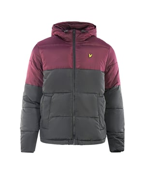 Chaqueta acolchada color block en negro de Lyle & Scott. Enfréntate a los elementos con estilo con la chaqueta Lyle & Scott. Este elegante abrigo está diseñado para lucir genial con casi cualquier conjunto. Haz una declaración con una chaqueta que luce genial y te mantiene protegido de los elementos. Abrigo negro Lyle & Scott, con capucha, 100% poliéster. Cierre Central Con Cremallera, 2 Bolsillos. Corte regular, Se ajusta a la talla real, Insignia de la marca en la parte delantera izquierda del pecho. Estilo: JK1350V W245