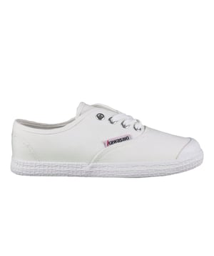 Nuestra zapatilla de lona base es una zapatilla sencilla y moderna con un diseño fresco, que cumplirá con todos tus conjuntos. La zapatilla tiene una bonita parte superior de lona y cordones anchos, ¡que te darán un aspecto joven y con estilo!