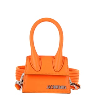 VINTAGE, RRP AS NEW
Add a pop of color to your ensemble with the Jacquemus Le Chiquito Mini Signature Top Handle Bag in a vibrant orange hue. This mini top-handle bag boasts a structured silhouette. The bag is finished with the brand's signature logo lettering, giving it an elegant touch. With a removable crossbody strap for versatility and a magnetic closure for security, this Jacquemus Le Chiquito Mini Signature Top Handle Bag is the perfect accessory to elevate your look.
Jacquemus Le Chiquito Mini Signature Top Handle Bag in Orange Leather
Condition: Excellent
Sign of wear: No
Material: Leather
Color: Orange
Dimensions:  
Length: 130 mm
Width: 70 mm
Height: 95 mm
SKU: 358559 / NAPBKGBBA337801W  
Size: One Size