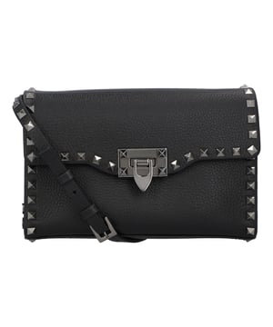 Small Valentino Garavani Rockstud shoulder bag in grained calfskin.– Metal parts and studs with ruthenium finish– Hook closure– Adjustable shoulder strap– Cotton lining. Inside: open pocket– Shoulder strap length: 54 cm– Dimensions: W 22.5 x H 15 x D 6 cm– Made in Italy