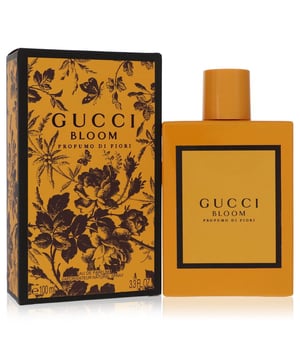 Die Gucci Bloom Düfte, die vollständig nach der Vision von Alessandro Michele kreiert wurden, feiern die Lebendigkeit und Vielfalt derer, die sich mit der modernen Philosophie der Marke identifizieren. Sie sind für diejenigen gemacht, die das Leben und seine Früchte auskosten, um in ihrem wahren Selbst zu erblühen. Das neue Gucci Profumo di Fiori bleibt den Ingredienzen des Gucci Eau de Parfum treu und hebt das frische, natürliche Grün, die üppige blumige Beschaffenheit und die cremefarbene Intensität der Tuberose hervor. Profumo di Fiori ist eine Interpretation der prachtvollen, weißen Signatur von Bloom Eau de Parfum und entfesselt Suchtpotential durch die unmittelbare Anziehungskraft der Tuberose Essenz, gemischt mit verschlossenen arabischen Jasminknospen und arabischem Jasmin Absolute. Der Bloom-Akkord wird durch die texturierten Facetten von Ylang-Ylang bereichert, seine Wärme wird durch eine üppige Welle von Sandelholz und der geschmeidigen Cremigkeit sonnendurchtränkter Holznoten verstärkt. Für eine elegante und unverwechselbare Note vereint sich die Florentinischer Schwertlilie mit der harzigen Wärme von Benzoin und wird von einer sinnlichen Wolke aus Moschusnoten gemildert.