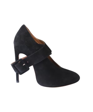 VINTAGE, RRP AS NEW
Leave your audience spellbound with this pair of Alaia pumps. These beautiful pumps have been styled with perfection just so a diva like you can flaunt them. Fabulous in black, they have been crafted from suede and designed with buckled cross straps. They'll look amazing with your dresses and jeans!

Alaia Cross Strap Pumps in Black Suede 
Condition: Excellent, with box
Sign of wear: Fair lint on fabric: removable, some black marks on soles
Size: EU 38.5/US 8
Color: Black 
Material: Suede 
SKU: 153758