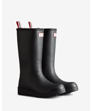 Size/Fit Summary: True to size, Regular fit.
Jump into colder weather with the new Play Insulated Tall Boot, offering a dynamic silhouette with a flatter platform sole for maximum comfort and versatility. Crafted from the highest quality natural rubber and a cosy inner cocooning layer of vegan shearling, these women's boots are insulated to temperatures as low as -5°C (23°F). We recommend that all Hunter boots be worn with socks to protect the wearer's skin from contact with rubber.

Certified vegan
Waterproof
Handcrafted
Polyester faux fur lining
Pull tab for ease of foot entry
Added thermal insulation insole
Flatter platform sole for comfort
Can be worn in temperatures as low as -5°C




WFT2235RMA