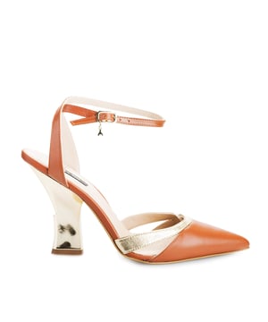 Op stiletto
Met metallic glans
Type hak Muse
Bevestiging rond de enkel met gesp
Bedrijfsembleem op de rechterschoen
Gemaakt van hoogwaardig leer
Enkel haar en leren voering
Verpakt in een gemerkte doos en stofzak
Gemaakt in Italië