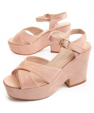 Sandalia de tacón alto para mujer. Ajuste cómodo. Plantilla acolchada. Suela antideslizante. Costuras reforzadas. Fabricada por otras marcas para nuestra marca. Tacón aproximado de 10 cm y plataforma de 3 cm.