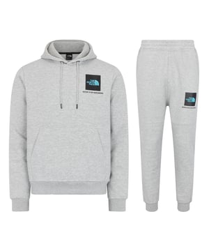 The North Face Small Box Tracksuit for men offers the perfect combination of comfort and style, making it ideal for everyday wear or casual outings. This set includes a hoodie and matching joggers, both crafted from a soft and breathable cotton-polyester blend to ensure all-day comfort.
The hoodie features an overhead design with an adjustable hood for customisable coverage, stretchy ribbed trims for a secure fit, and a spacious kangaroo pocket for added convenience. The joggers are designed with an elastic waistband for supportive wear, cuffed ankles for a modern, streamlined look, and side pockets to keep your essentials close. Finished in a sleek black colourway, this tracksuit is versatile and stylish, elevating your wardrobe effortlessly.
Key Features:
Material: Made from a 70% cotton/30% polyester blend for softness and breathability.
Hoodie Details: Overhead design with adjustable hood, ribbed trims, and kangaroo pocket.
Joggers Details: Elastic waistband, cuffed ankles, and side pockets for functionality.
Comfortable Fit: Regular-fit hoodie and standard-fit joggers ensure a relaxed yet stylish silhouette.
Care Instructions: Machine washable for easy maintenance.
This tracksuit is perfect for those who prioritise comfort without compromising on style.