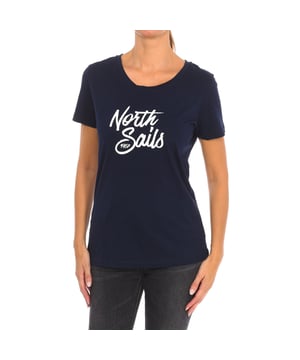 Camiseta de manga corta North Sails.
Cuello redondo con acabado acanalado.
Estampado de la marca en el frontal.
Haz que tus looks de fin de semana suban de nivel con el encanto tradicional de North Sails.
Un básico para todos los días con una actitud decidida.
Costuras vistas a tono.
 Composición: 100% Algodón
 Cuidados:
Lavar a temperatura máxima 30º.
Planchar a temperatura media.
No usar secadora.
No usar lejía.
No lavar en seco.