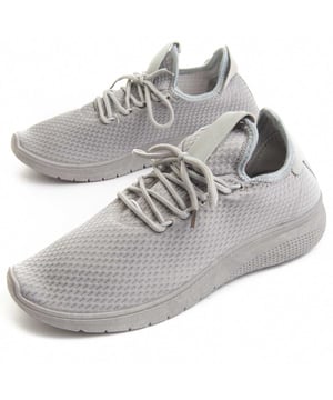 Casual sneaker voor vrouwen. Comfortabele pasvorm. Gevoerde binnenzool. Antislipzool. Versterkte stiksels. Gefabriceerd door andere merken voor ons merk.