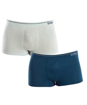 Pack-2 boxers Unno Basic by Dim.
Color Turquesa.
Cinturilla elástica, con nombre de la marca a contraste en un lateral.
Tejido transpirable.
Sin costuras.
Frontal anatómico con capacidad de sujetar sin apretar.

Composición:  53% Algodón, 30% Poliamida, 15% Elastano, 2% Poliéster

Cuidados:
- Lavara a mano a temperatura máx. 40º.
- No utilizar lejía.
- No permite el uso de secadora.
- No planchar.
- No lavar en seco.