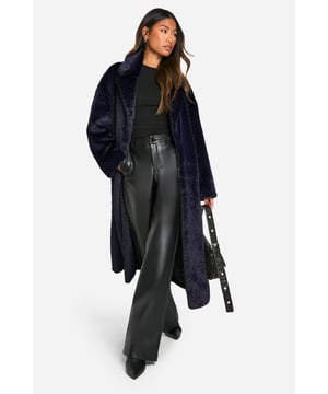 Wrap up in the latest coats and jackets and get out-there with your outerwearBreathe life into your new season layering with the latest coats and jackets from boohoo. Supersize your silhouette in a padded jacket, stick to sporty styling with a bomber, or protect yourself from the elements in a plastic raincoat. For a more luxe layering piece, faux fur coats come in fondant shades and longline duster coats give your look an androgynous edge.