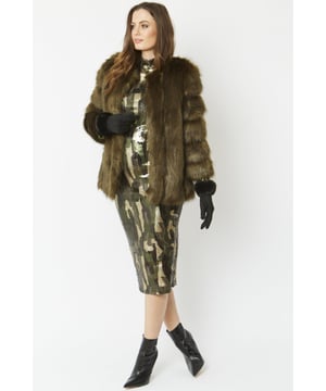 Complete your winter outfit with this elegant faux fur coat, with cropped sleeves and a flattering neckline. It can be perfectly styled with a more casual day outfit to get cosy or dress it up for an evening on the town, the faux fur coat really is for any occasion. Comfortably fits sizes 8 - 14UK.
