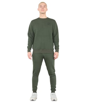 MYT Heren trainingspak met ronde hals en pullover. MYT-borduurlogo op borst en linkerbeen. Fleece met borstelrug. Met geribbelde taille en manchetten. Slim-fit joggingbroek met 2 zakken. Elastische taille met trekkoord.