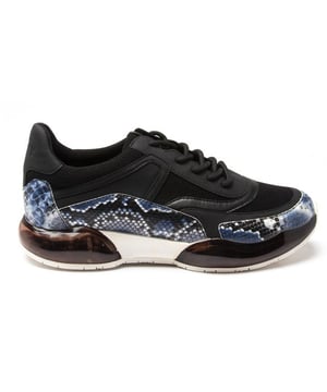Aproveche la tendencia del efecto serpiente con el estilo Blake del diseñador DKNY. Esta zapatilla para mujer tiene un diseño minimalista pero tiene un toque elegante. El airbag de gran tamaño fusiona a la perfección el deporte con la moda.