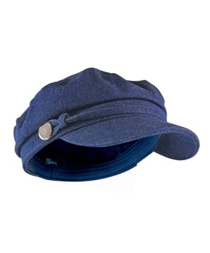 Als u een retro-look terug wilt brengen in uw garderobe, overweeg dan een van de opties die hier worden aangeboden een donkerblauwe spijkerstof of een roze flatcap van koord. De pet heeft een stevige klep om de zon van je gezicht te houden. Aan de zijkant van de pet zitten ook goudkleurige knopen om de vintage look van de flatcap te versterken. De muts is ook gemaakt van 100% katoen, zodat hij zo zacht mogelijk aanvoelt op je hoofd. Deze damespet is verkrijgbaar in één maat en is verkrijgbaar in 2 uitvoeringen. Ze zijn gemaakt van 100% katoen en moeten met de hand gewassen worden.