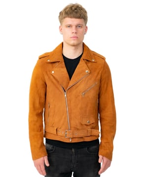 Dit jack is gemaakt van ons lichtgewicht premium geitensuède en is een gewaagde variant op de Brando-klassieker. Brede revers met inkepingen, schouderepauletten en een verstelbare tailleriem dragen er allemaal toe bij dat dit een zeer stijlvol kledingstuk is. Op de borst van de jas bevindt zich een schuine ritszak, met extra klep- en ritszakken in de taille en aan de binnenkant van de jas. Deze jas, uitgevoerd in de aardse kleuren bruin en bruin, is een uitstekende keuze om je herfst- en winteroutfits compleet te maken. • Gemaakt van premium geitensuède • Vier buiten- en twee binnenzakken • Voorzien van brede revers en schouderepauletten • Niet gecentreerde YKK-rits aan de voorkant van de jas • Verstelbare tailleriem