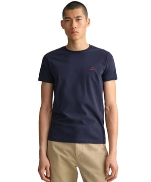 Gant Contrast Logo T-Shirt is a classic crew-neck tee with contrast color logo embroidery on the chest. Feature Short Sleeves and a Crew Neckline. Crafted With 100% Cotton, these Lightweight and breathable Regular Fit T-shirts are Machine Washable.