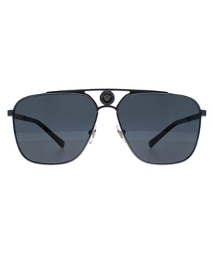 Die dunkelgraue polarisierende Sonnenbrille VE2238 100181 von Versace ist eine trendige und modische Brillenoption, die Stil und Funktion miteinander verbindet. Das ikonische Medusa-Kopf-Emblem und die Metalldetails verleihen dem Design einen Hauch von Raffinesse, während die verstellbaren Nasenpads für eine bequeme und sichere Passform sorgen.