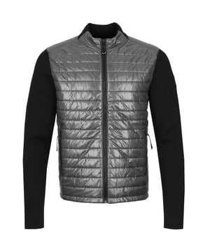 Enveloppez-vous dans le confort et le style avec le Belstaff Black Cardigan. Fabrique avec une veste comme un materiau et avec un design en argent elegant, ce cardigan degage de cool sans effort. Restez au chaud tout en faisant une declaration dans cet ajout incontournable a votre garde-robe! Materiel: 100% polyamide, remplissage: 100% polyester, fixation a zip complete, materiau de contraste 100% coton sur un badge de marque de carrosse Veste cardigan noire