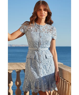 A 'where did you get that dress?' dress
Crafted from stunning floral lace fabric
Thigh-skimming frilled hem
Cinched at the waist with a slim belt
Diamante button detail - it just gets dreamier
We're styling it with silver strappies