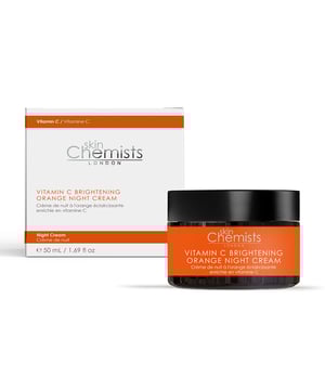 skinChemists Vitamin C Brightening Orange Night Cream es una fórmula de belleza limpia que combina el poder de la vitamina C con ingredientes naturales para iluminar y suavizar la piel. Esta crema hidratante ayuda a mejorar la textura y el aspecto de la piel, dejándola sana y resplandeciente. Su refrescante aroma a cítricos y sus propiedades nutritivas para la piel la convierten en un producto imprescindible para lucir un cutis radiante.