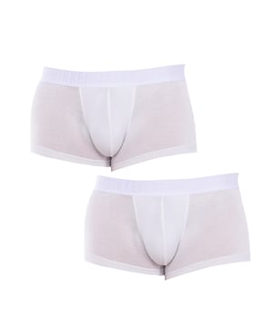Boxers de la marca Bikkembergs.
 Color Blanco
 Cinturilla de goma elástica, con el nombre de la firma bordado. 
 Tejido cómodo y transpirable.
 Frontal anatómico, con capacidad de sujetar sin apretar.
 Costuras vistas a tono.
 
 Composición:  97% Viscosa, 3% Elastano
 
 Lavar a temperatura máxima 30º.
 -No usar lejía.
 -No lavar en seco.
 -Permite el uso de plancha.