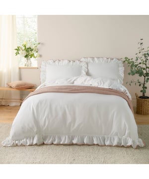 The Blousey Duvet Cover Set offers a simple yet elegant aesthetic, featuring a plain design crafted from soft, 100% cotton sateen. The look is elevated by a delicate ruffle trim and a contrasting piped edge, adding subtle sophistication. Perfect for layering with textured throws and cushions, this set creates a cosy yet fresh look.