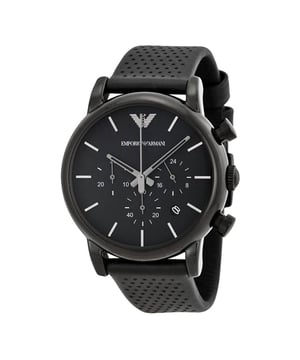 De strakke look begint met de roestvrijstalen kast van 41 mm, die een gitzwarte wijzerplaat herbergt, versterkt door elegante zilveren uurmarkeringen en wijzers, met het beroemde Armani-logo trots op 12 uur. De zwarte leren band zorgt voor een extra stijlvolle touch. Het Gents Emporio Armani horloge is een must-have als je op zoek bent naar een topdesignerhorloge dat veelzijdig genoeg is om bij elke outfit te combineren.
