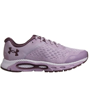 El Under Armour Hovr Infinite 3 es una zapatilla de carrera de alto rendimiento que combina la tecnología avanzada, la comodidad y la durabilidad avanzada. Diseñado para proporcionar un viaje receptivo y acolchado, este zapato está diseñado para admitir corredores en sus esfuerzos de larga distancia y sesiones de entrenamiento diario.


Con un diseño elegante y moderno, el Hovr Infinite 3 es elegante y funcional. La parte superior está construida con una combinación de materiales de malla ligeros y transpirables, lo que permite un flujo de aire óptimo y ventilación para mantener los pies fríos y secos. La parte superior también cuenta con un ajuste seguro y de apoyo, gracias al mostrador de talón externo moldeado y una superposición de talón TPU externo.


La característica destacada del Hovr Infinite 3 es la tecnología de amortiguación HOVR en la entresuela. La espuma UA Hovr proporciona una combinación perfecta de retorno de energía y absorción de impacto, ofreciendo una experiencia de funcionamiento receptiva y cómoda. Esta tecnología ayuda a reducir la tensión en sus articulaciones y músculos, lo que le permite hacer una milla adicional con menos fatiga.


La suela del zapato está hecha de caucho de alta abrasión, que ofrece una tracción y durabilidad excepcionales en varias superficies. El diseño único de la orega estampada garantiza un agarre confiable, lo que permite avances seguros y estables, incluso en terrenos desafiantes.


Además, el HOVR Infinite 3 incorpora la conectividad UA Mapmyrun, lo que le permite rastrear y analizar sus métricas en ejecución. El zapato presenta tecnología de sensor incorporada que rastrea su distancia, ritmo y longitud de zancada. Al sincronizar estos datos con la aplicación UA Mapmyrun, puede obtener información valiosa, establecer objetivos y recibir entrenamiento personalizado para ayudar a mejorar su rendimiento.

Con su combinación de amortiguación avanzada, diseño transpirable y capacidades de seguimiento de datos, el Under Armour Hovr Infinite 3 es una zapatilla de primer nivel para atletas y entusiastas del fitness. Experimente el poder de la innovación, disfrute de un cómodo