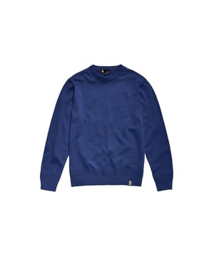 Dieser Strickpulli für Männer ist ein Muss im Kleiderschrank. Er ist locker geschnitten und aus hochwertigem Material gefertigt, das einen hohen Tragekomfort bietet. Er hat einen klassischen Rundhalsausschnitt. Halsausschnitt, Bündchen und Bund sind in Rippenstrickoptik gehalten. Abgerundet wird das Design durch ein kleines Label-Tag am Saum.