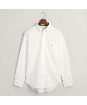 The shirt is made from durable poplin fabric  and is a true classic for your preppy wardrobe. Featuring a rounded hem and an embroidered 1980s-style GANT crest graphic on the chest pocket.